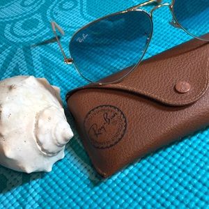 🕶 Ray-Ban Aviators w/ case
